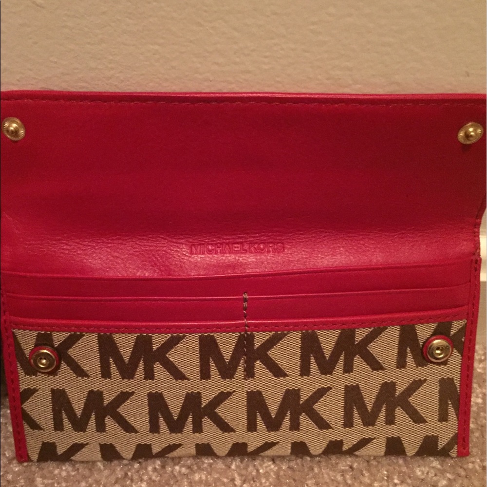 Micheal Kors Austin Flat Continental MK Wallet - Picture 3 of 5
